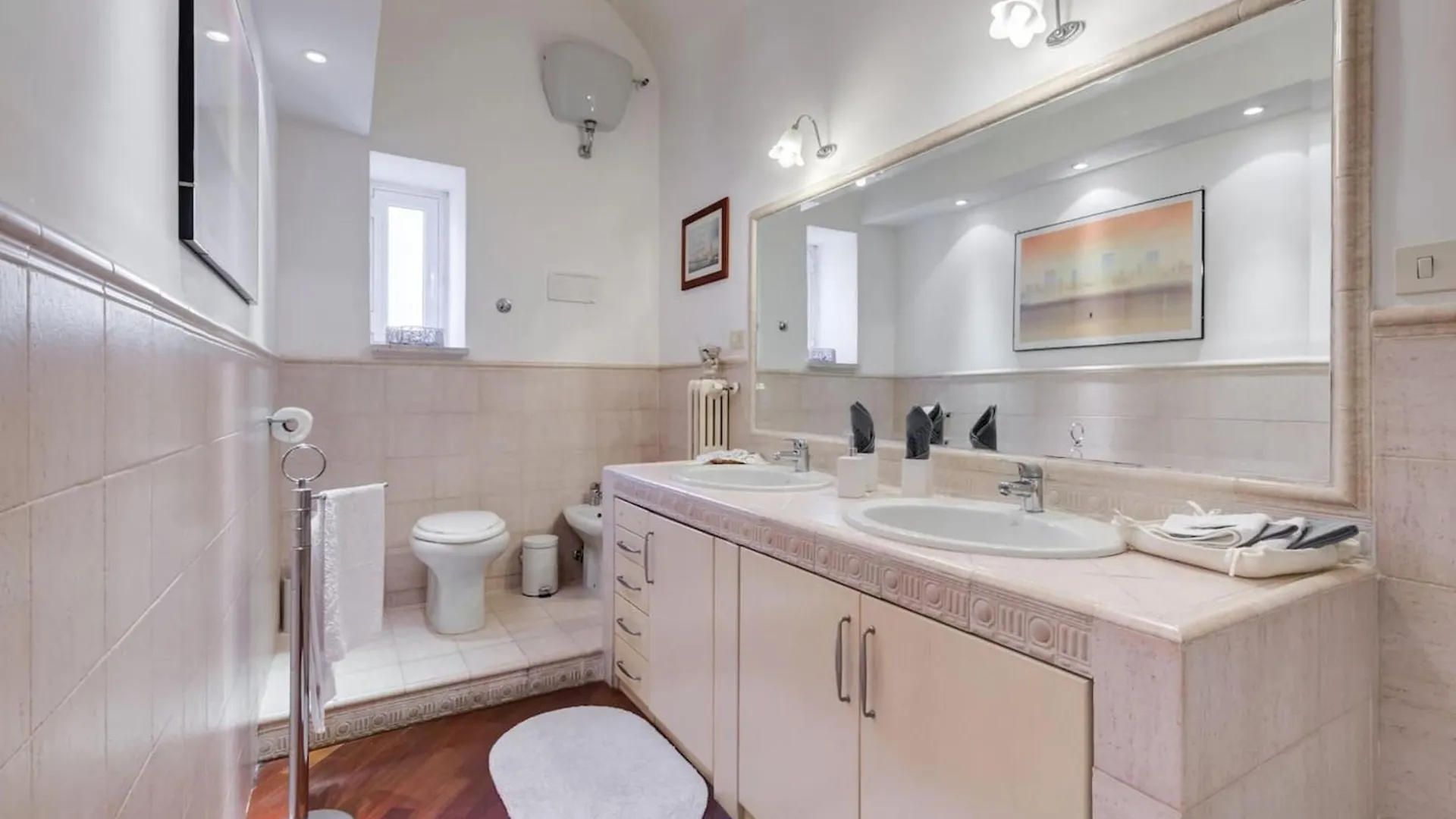 Modern Apartment In Central Rome With Balcony And View
