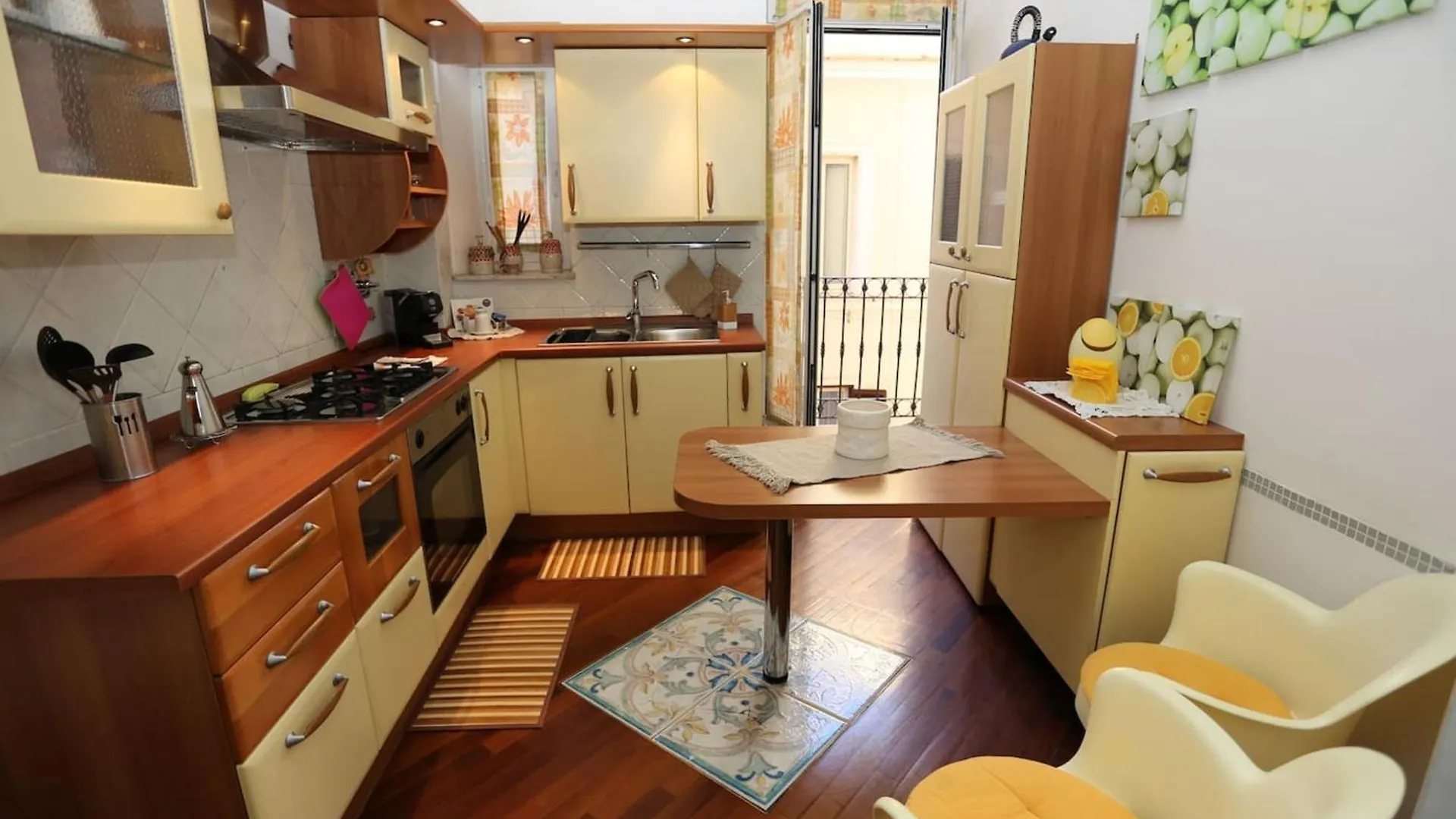 Modern Apartment In Central Rome With Balcony And View Italy