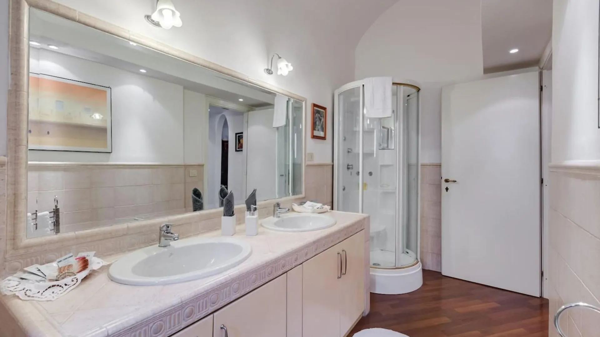 Modern Apartment In Central Rome With Balcony And View